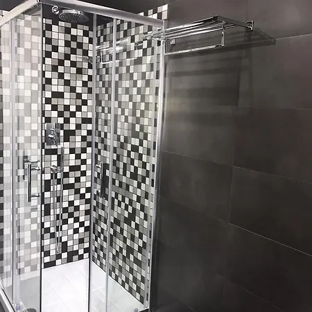 National 5 住宿加早餐酒店 *