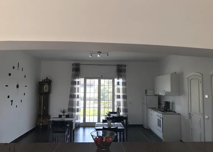 Alojamento de Acomodação e Pequeno-almoço National 5 *